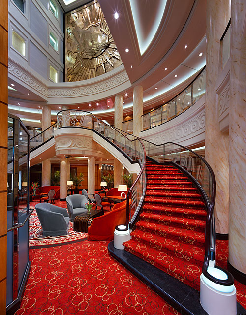 CRUCEROS CUNARD CRUCEROS QUEEN MARY 2 CRUCEROS TRANSATLANTICOS SOUTHAMPTON NEW YORK CRUCEROS DE EUROPA A AMERICA CRUCEROS CUNARD QUEEN MARY 2 CRUCEROS BRITANICOS TRANSATLANTIC CROSSING CUNARD QUEEN MARY 2 WESTBOUND CROSSING EASTBOUND CROSSING CUNARD CRUISES QUEEN MARY 2 NEW YORK CRUISES ATRIUM LOBBY QUEEN MARY 2 #Cunard #QueenMary2 #TransatlanticCrossing #Cruises #CunardLine #QM2 #OceanLiner #CruceTransatalantico #Transatlantico #Atrium #Lobby